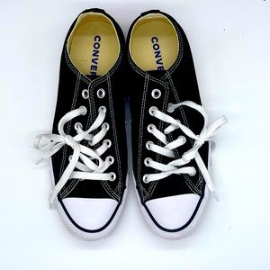 Brand New Converse Mens size 7 Women’s Size 9